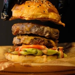 BURGER CORNER2 FOODTRUCK ตลาดโรงปูน ไนท์มาร์เก็ต