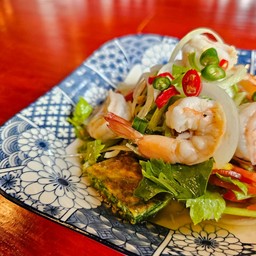 ยำชะอมกุ้งสด