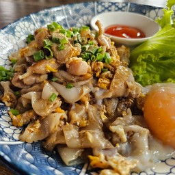 ก๋วยเตี๋ยวคั่วไก่+ไข่ออนเซน