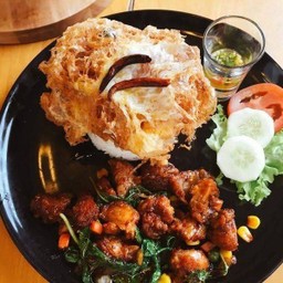 กะเพราไก่กรอบราดข้าว