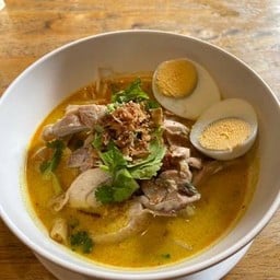 เกาเหลาแกงไก่ curry soup with chicken