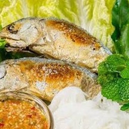 เมี่ยงปลาทู2ตัว ปลาตัวใหญ่
