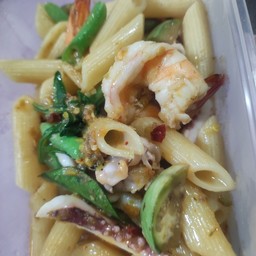 มักโรนีผัดเขียวหวานกุ้ง