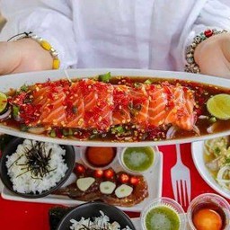 ยำแซลมอนพรีเมี่ยม