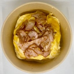 ข้าวไข่ข้น เบคอนผัดกระเทียม