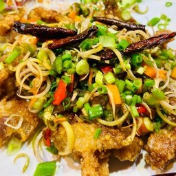 สามชั้นทอดกรอบคั่วตะไคร้หอม