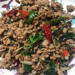 กระเพราหมูสับ (กับข้าว)