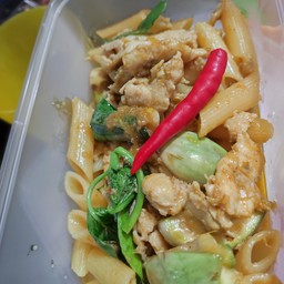 มักโรนีผัดเขียวหวานเนื้อ