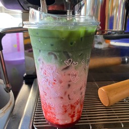 มัทฉะ สตรอว์เบอร์รี่ Ice Matcha Strawberry with milk