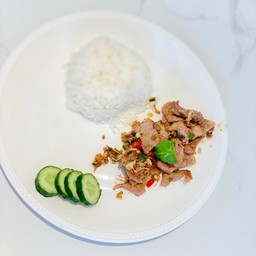 หมูคั่วพริกเกลือราดข้าว