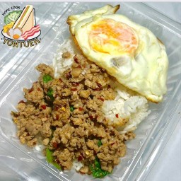 กะเพรา/ไข่เจียว byหย่อนตึก