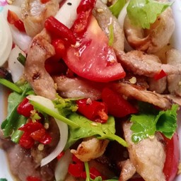 ยำคอหมูย่าง