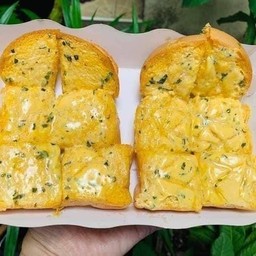 ขนมปังปิ้ง เนยหอมกระเทียมสูตรลับ+นม+น้ำตาล 2 แผ่น 30฿ ขนมปังJack พร้อมทาน ปิ้งใหม่ทุกออเดอร์