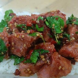 ข้าวกะเพราแหนม