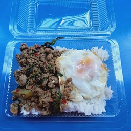 ข้าวกะเพราหมู ไข่ดาว