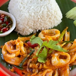 ข้าวปลาหมึกผัดไข่เค็ม