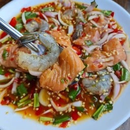 ยำแซ่บแซลมอนกุ้งสด