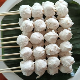 [อร่อยซ่ากับโค้ก] ลูกชิ้นเอ็นหมู +  โค้ก ออริจินัล (ขวด)
