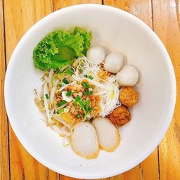 ก๋วยเตี๋ยวลูกชิ้นปลา(พิเศษ)