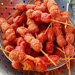 ใส้กรอกแดงเล็กชุปแป้งทอด 10ไม้80บาท