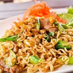 Stir Fried Instant Noodles With Minced Pork