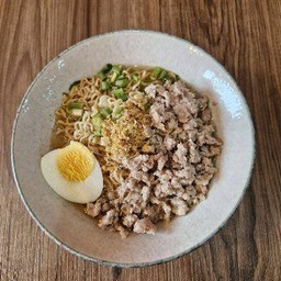 มาม่ามัธยมหมูสับน้ำใส