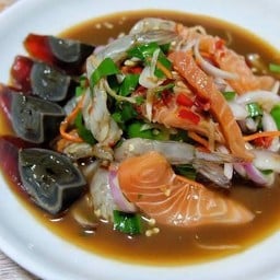 ยำแซวมอลกุ้งสดไข่เยี่ยวม้า