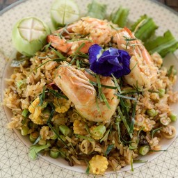 ข้าวผัดแกงไตปลากุ้งสด