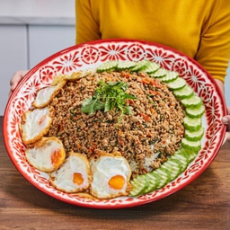 ผัดกะเพราหมูสับ [ใช้หมูสับผัด 1 กิโล] รับฟรีข้าวสวยหอมมะลิ 10 จาน และไข่ดาว 10 ฟอง