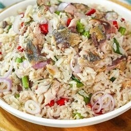 ข้าวแมว (ข้าวยำปลาทู)