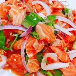 ยำแซลมอนสดนอร์เวย์