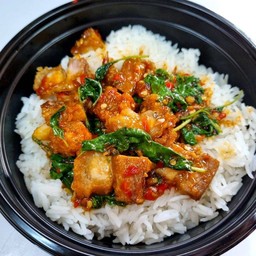 ข้าวกะเพราหมูกรอบ