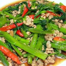 ผัดผักบุ้งหมูสับ
