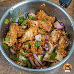 ยำไก่แซ่บ