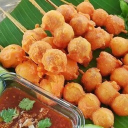 ลูกชิ้นหมูชุปแป้งทอด 10ไม้ 80บาท