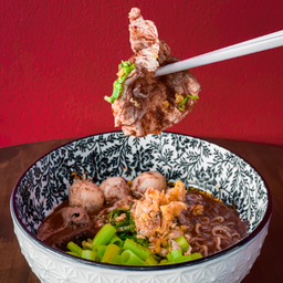 ก๋วยเตี๋ยวเรือหมูรวม ชามใหญ่