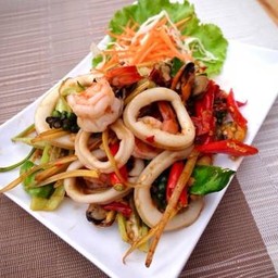 ผัดฉ่าทะเล(กับข้าว)