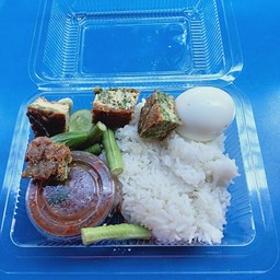 ข้าวน้ำพริกกะปิ ไข่ชะอม