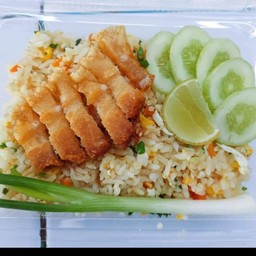 ข้าวผัดหมู3ชั้นทอดน้ำปลา