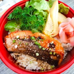 ข้าวหน้าปลาแซลมอนย่างซีอิ๊ว