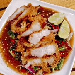 ยำหมูกรอบปลาร้า
