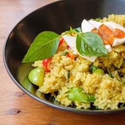 ข้าวผัดแกงเขียวหวานหมูย่าง+ไข่เค็ม