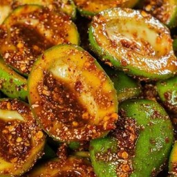 มะม่วงเบาคลุกแซ่บ (มะม่วงเบาผ่าครึ่ง)