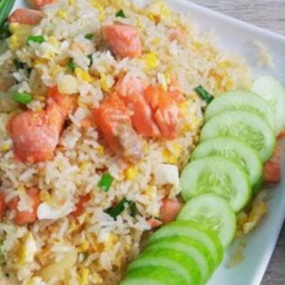 ข้าวผัดปลาแซลมอน