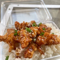 ข้าวไก่กรอบซอสกระเทียม