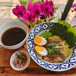 บะหมี่ขาหมู + ไข่