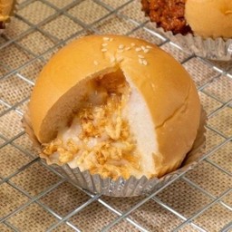 ปังก้อนหมูหยองแฮมสลัด