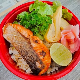 ข้าวหน้าปลาแซลมอนย่างเกลือ