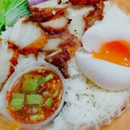 ข้าวหมู3ชั้นทอดน้ำปลาไข่ต้ม จิ้มแจ่ว