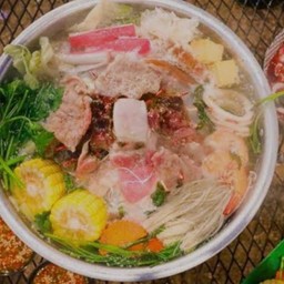 หมูกระทะ 1 กก น้ำจิ้ม+ชุดผัก ( ไม่มีน้ำซุป )